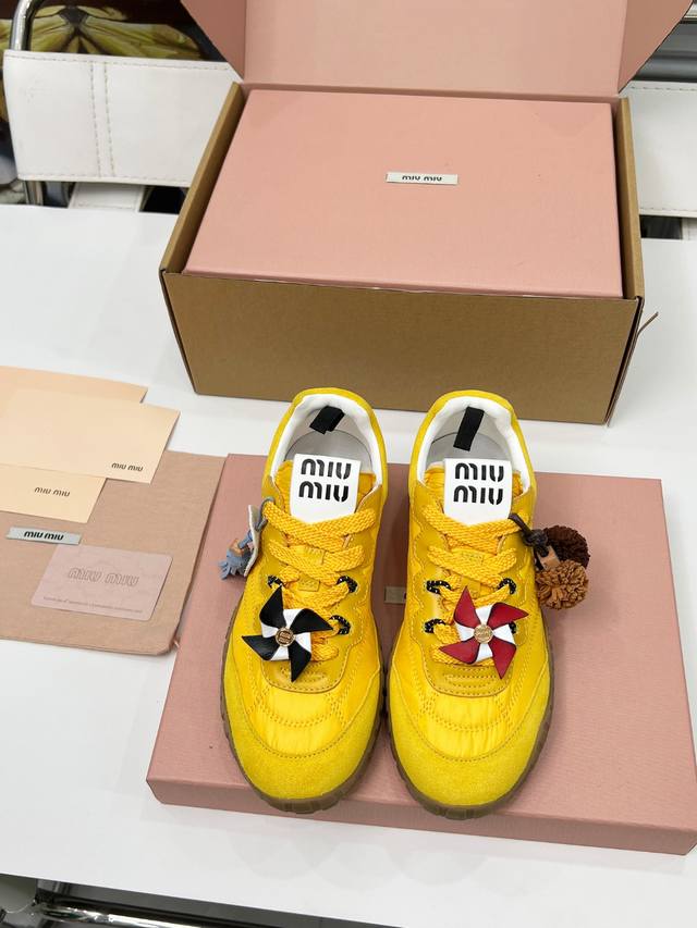 上线、Miumiu 德训鞋！ DDD Miumiu 德顺鞋 Ins穿搭时尚 Miu缪女孩特定专属 DDD 每个色系都有它独有的味道 DDD 简单随意不羁 复古颜