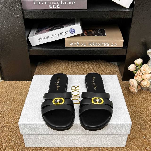 高版本皮底 ，橡胶底310 DDD 女鞋 Cd字母金属Logo平底镂空凉鞋，圆头粗跟果冻色拖鞋 市面顶级版本 DDD 材质:进口小牛皮+水染羊皮内里+意大利真皮