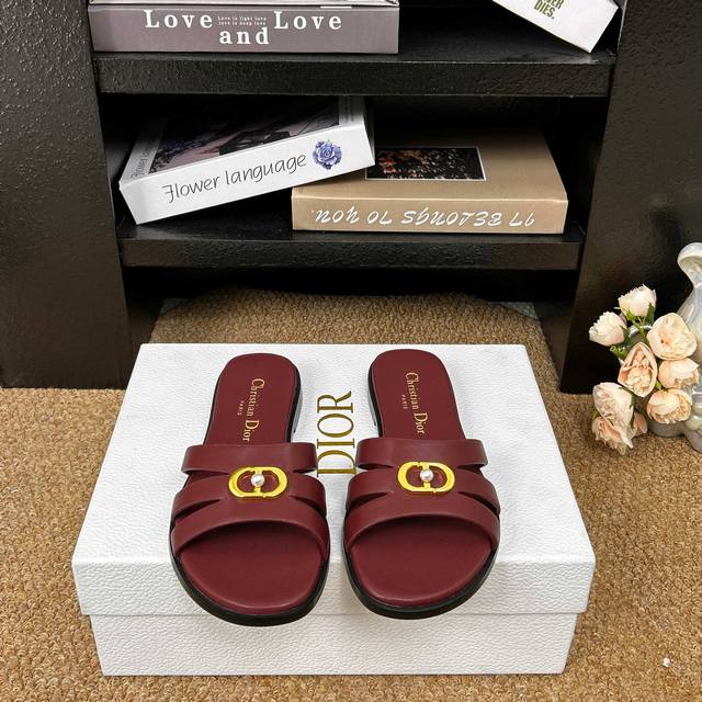 高版本皮底 ，橡胶底310 DDD 女鞋 Cd字母金属Logo平底镂空凉鞋，圆头粗跟果冻色拖鞋 市面顶级版本 DDD 材质:进口小牛皮+水染羊皮内里+意大利真皮