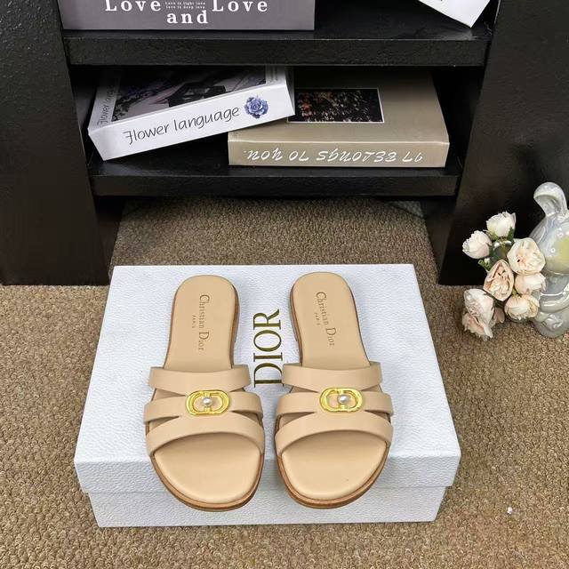 高版本皮底 ，橡胶底310 DDD 女鞋 Cd字母金属Logo平底镂空凉鞋，圆头粗跟果冻色拖鞋 市面顶级版本 DDD 材质:进口小牛皮+水染羊皮内里+意大利真皮