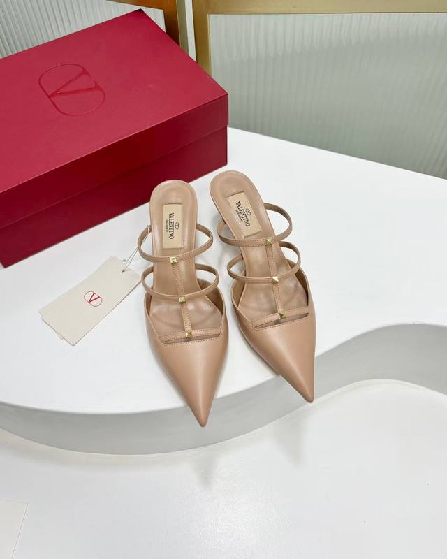 工厂P DDD Vt专柜最新Vlogo系列 重工打造经典高跟鞋，顶级版本绝对史上最强货 欢迎对比面料釆用进小牛皮内里印度羊皮，大底采用意大利进口真皮大底，舒适好