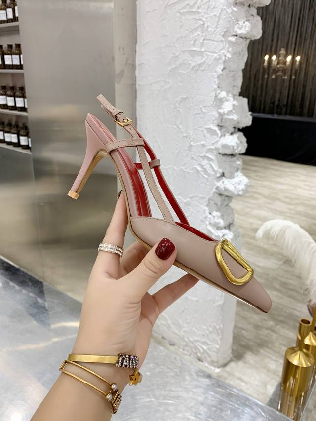 工厂P DDD Valentin* 华伦＊奴跟鞋时装鞋 DDD Garavani Vlogo Signature系列 V扣尖头单鞋 小牛皮高跟鞋 高频焊接工艺皮