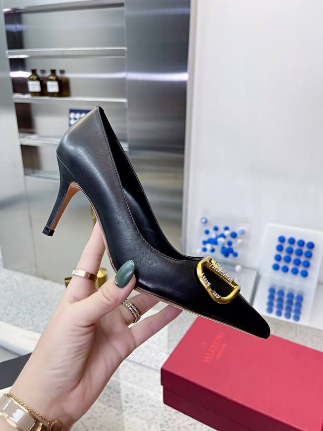 Valenti**华伦*时装鞋专柜新品最新配色 DDD 重工打造经典高跟鞋，顶级版本绝对史上最强货 欢迎对比 DDD 面料釆用进小牛皮 DDD 内里印度羊皮 D
