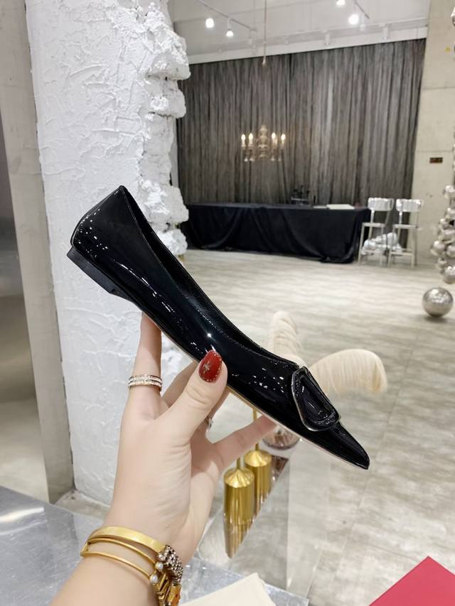 工厂P 小牛漆皮 DDD Valentin* 华伦＊奴跟鞋时装鞋 DDD Garavani Vlogo Signature系列 V扣尖头单鞋 小牛皮高跟鞋 高频