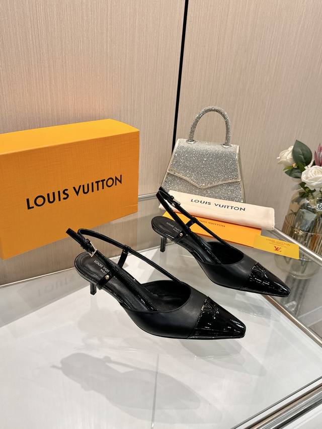 Lv 2026早春后空鞋 单鞋 官网同步上新 DDD 代购级品质｜细节天花板 DDD Lv经典五金点缀鞋面 DDD 立体压花工艺 质感满格 DDD 视觉与触觉的