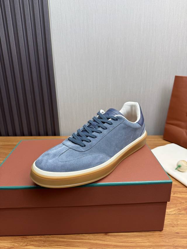 工厂P价 DDD Lp.男士德训鞋，常年热卖款 DDD 时尚潮男必备，大牌风范， 材料：鞋面进口牛皮拼接面料+皮内里，原版耐磨橡胶大底，39-44 DDD