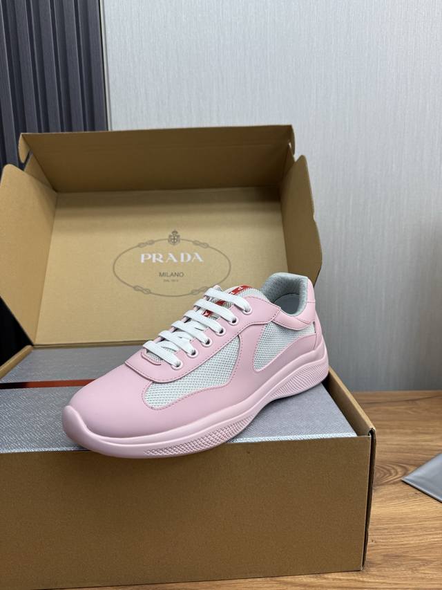 工厂P价 DDD Prada普拉达 DDD 爆款热卖每日必推款～～ DDD 官网同步，1:1高品质出货 DDD 进口牛皮面料.胶料+牛皮内里，原厂原版底 DDD