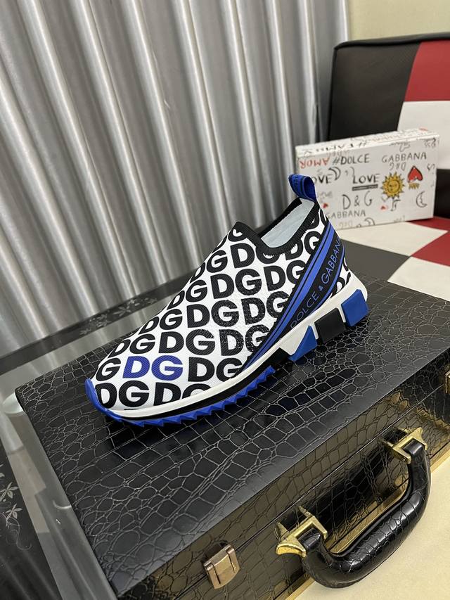 出厂价Pp： Dg 最新运动休闲鞋时尚百搭，可为各式造型增光添彩。塑造独具动感活力与摩登气息的精致设计，尽显现代优雅格调。 DDD Size：38-46 DDD