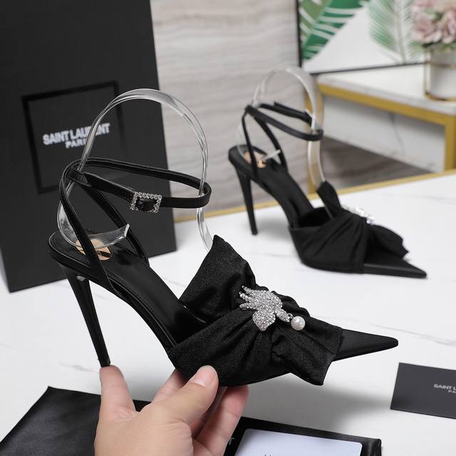 圣罗兰Saint Lauren* 26春夏新款Ss新Ysl Logo高跟鞋凉鞋 后空凉鞋 DDD DDD Ysl走秀款高跟鞋 各种小裙子搭配起来 完全不挑脚型哦