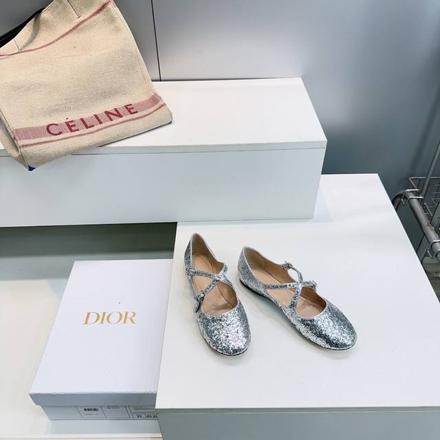 高品质出厂 ！顶级品质！Dior迪奥2026春夏走秀款交叉扣带平底玛丽珍圆头单鞋 DDD 原版购入开发 ！完美还原这款鞋的楦形细节 DDD 看细节实拍认品质，小