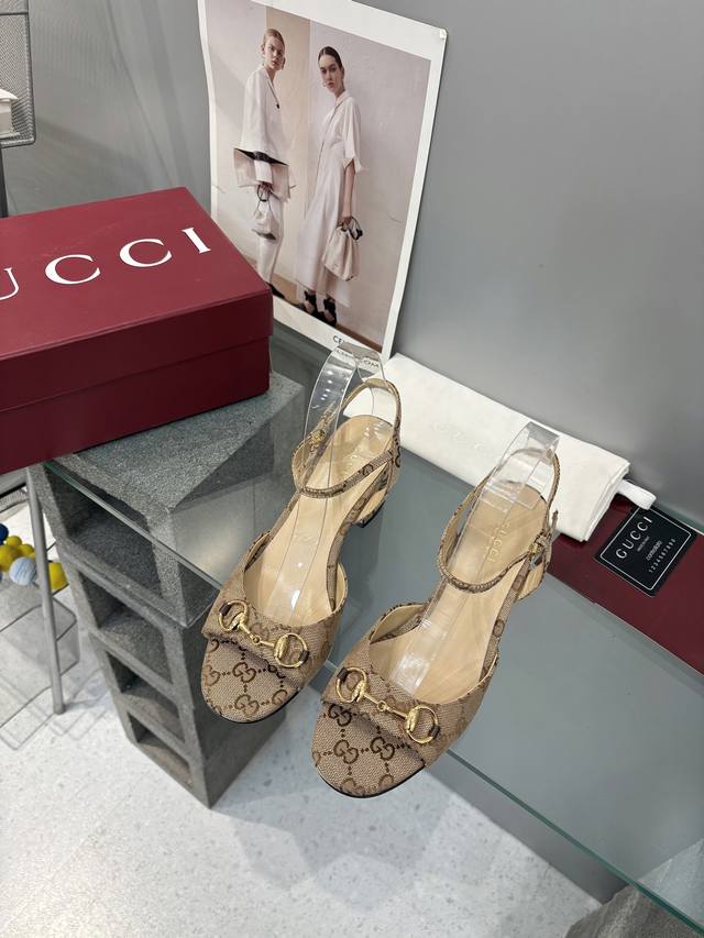 工厂P价 古奇 Guccⅰ 经典女鞋:原版一比一开发，精心调制的鞋楦，面料采用原版质感.进口羊皮面.配原板电渡五金扣 细腻到无可挑剔！ DDD 羊皮：内里和垫脚