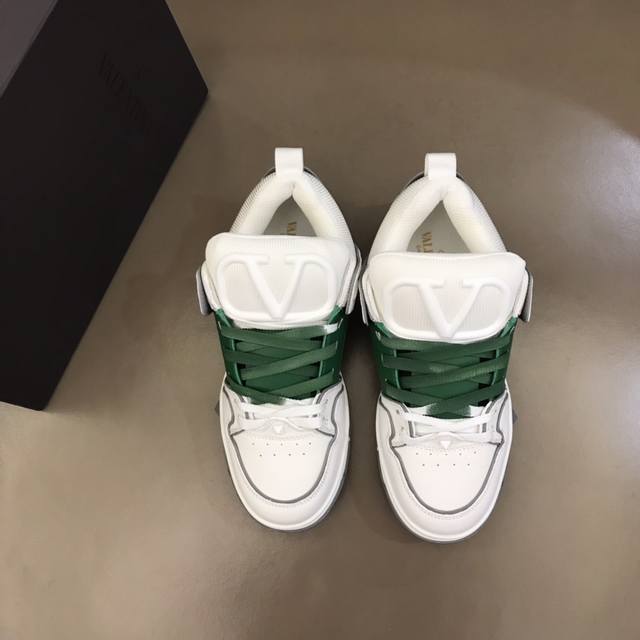 Valntin* 小牛皮和织物运动鞋.加衬织物鞋舌，Vlogo Signature橡胶细节.撞色鞋面.鞋底侧面超大铆钉.橡胶鞋底Vlogo Signature图