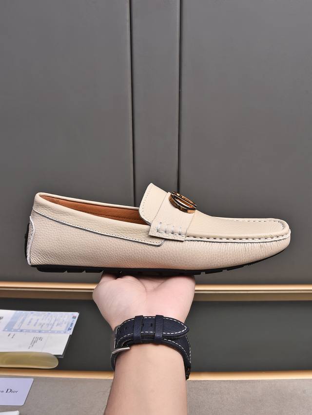 Pp 迪奥豆豆鞋魅力十足 奢华风格绅士鞋 面：进口牛皮十水染羊里，橡胶大底，底部套楦车线永不脱胶； 整对鞋时尚休闲而不失高端风范；标准38-44 45 可订做