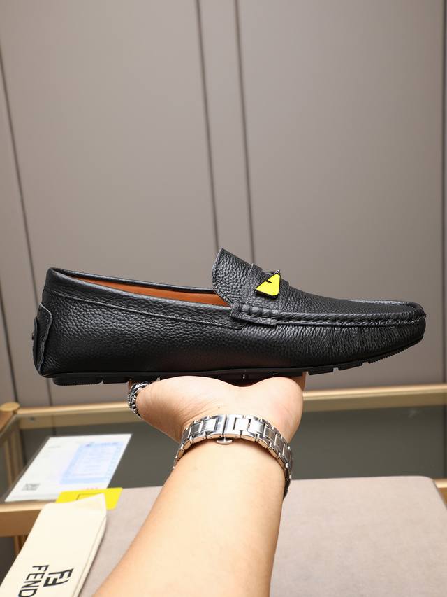 Fendi 席转全球的芬迪F家小怪兽大步来袭，最新配色，驾车套脚懒人鞋前卫百搭时尚男鞋包子鞋豆豆鞋 私版开模，1：1复刻..鞋面由头层牛皮制造，头层猪皮内里..