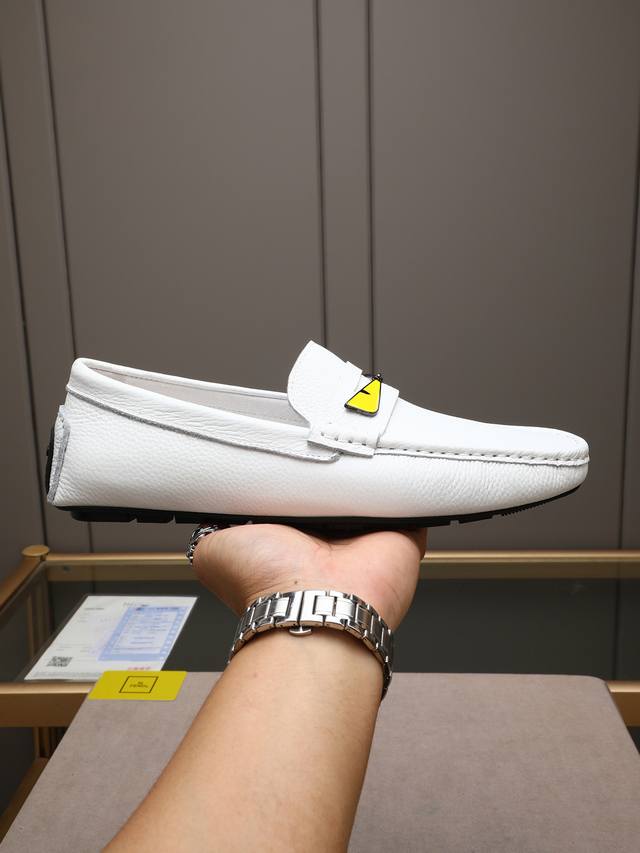 Fendi 席转全球的芬迪F家小怪兽大步来袭，最新配色，驾车套脚懒人鞋前卫百搭时尚男鞋包子鞋豆豆鞋 私版开模，1：1复刻..鞋面由头层牛皮制造，头层猪皮内里..