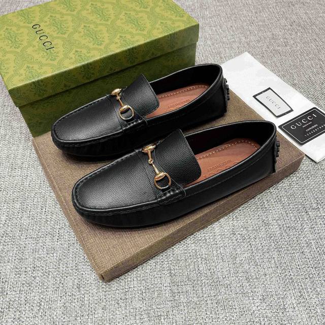 古驰 Gucci ，1921年创立于佛罗伦萨，是全球奢侈品品牌之一，其独特的创意和革新风靡全球，古驰 永恒而经典，一直以来深受明星们的青睐，并成为世界上流社会人