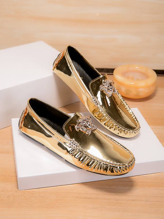 Verace 官方新款,范思哲旗舰店男士四季由休闲商务豆豆鞋,最新元素潮爆全球,官网火爆热卖,原版版本,专柜一比一,鞋面意大利进口原版牛皮刺绣性感美灶莎头像,原 Verace 官方新款,范思哲旗舰店男士四季由休闲商务豆豆鞋,最新元素潮爆全球,官网火爆热卖,原版版本,专柜一比一,鞋面意大利进口原版牛皮刺绣性感美灶莎头像,原