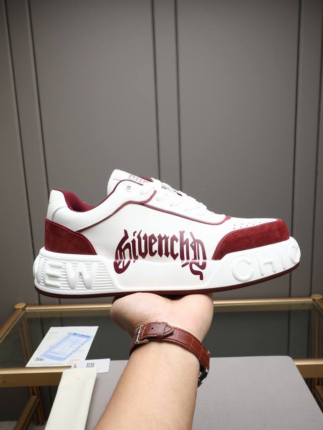 Givenchy 纪凡希Runner男士低帮慢跑运动鞋,新品设计,上脚效果帅气有型,提升气场,粗圆鞋带设计高端大气!侧纪家Logo,鞋舌点缀4G Logo丝印, Givenchy 纪凡希Runner男士低帮慢跑运动鞋,新品设计,上脚效果帅气有型,提升气场,粗圆鞋带设计高端大气!侧纪家Logo,鞋舌点缀4G Logo丝印,