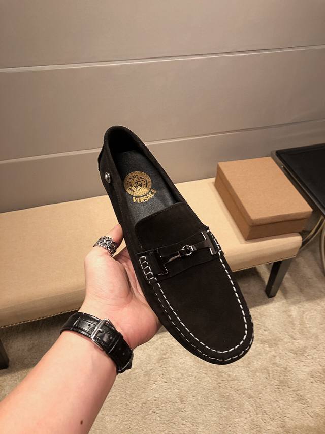 范思哲官方宣布又一次惊世之作腾空出世,惊艳全场 不一样的品质,不一样的高贵。西班牙进口磨砂牛皮,头层吸汗透气牛里,穿着舒适...气宇不凡,官方现香港中环置地店同 范思哲官方宣布又一次惊世之作腾空出世,惊艳全场 不一样的品质,不一样的高贵。西班牙进口磨砂牛皮,头层吸汗透气牛里,穿着舒适...气宇不凡,官方现香港中环置地店同