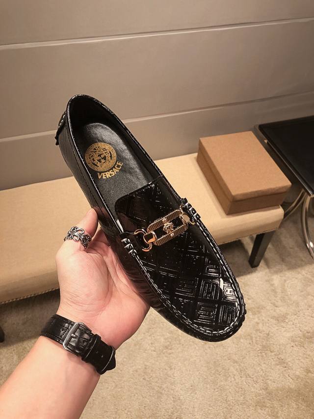 品牌范思哲,胡歌同款哦 官方新款+爆款,纯手工制作,绝对的好货,只卖懂货的你 ,奢华 低调有内涵,鞋面意大利进口头层牛皮+女妖性感头像,男士的最爱,舒适透气牛里 品牌范思哲,胡歌同款哦 官方新款+爆款,纯手工制作,绝对的好货,只卖懂货的你 ,奢华 低调有内涵,鞋面意大利进口头层牛皮+女妖性感头像,男士的最爱,舒适透气牛里