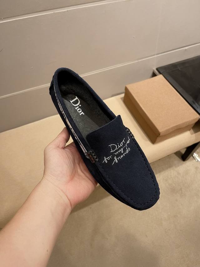 实价 Dior 官网新款， 牛皮里 ，意大利名模贵族们爆款，Dior时尚界的佼佼者，无可超越，官方高品质精品高端豆豆鞋。适合驾车，休闲，白领，商务男士首选，明星