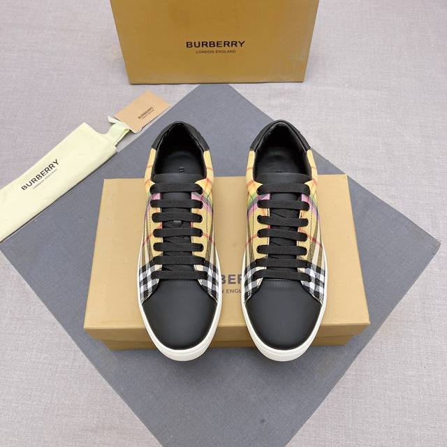B家经典格纹男士低帮休闲鞋，今年真是逆袭了！明星网红都已经穿了，1:1定制对版格纹布料，真皮内里，做工特别精细，版型对比专柜正品！38 45 编号068 DDD