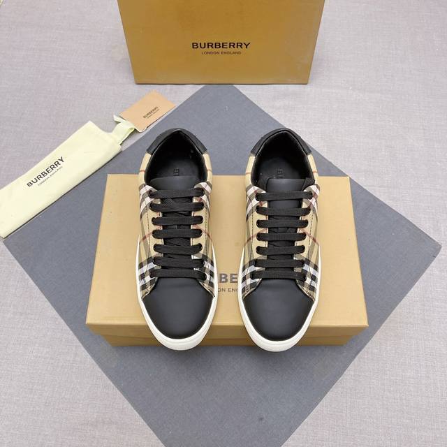 B家经典格纹男士低帮休闲鞋，今年真是逆袭了！明星网红都已经穿了，1:1定制对版格纹布料，真皮内里，做工特别精细，版型对比专柜正品！38 45 编号068 DDD