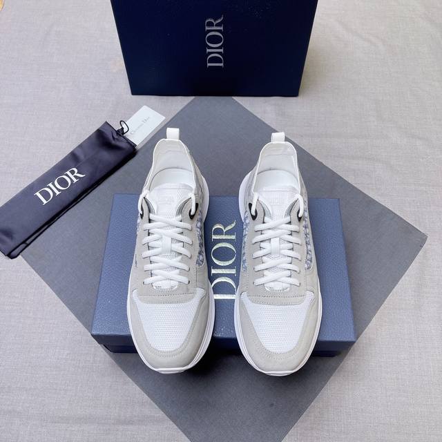 迪 炸街男神爆款超人气运动鞋新品专柜同步，鞋面意大利原版进口牛皮搭配D家定制面料，潮人必备，复杂工艺完美复刻 进口柔软牛皮垫脚，鞋底：原厂特供原版底，独家活动成