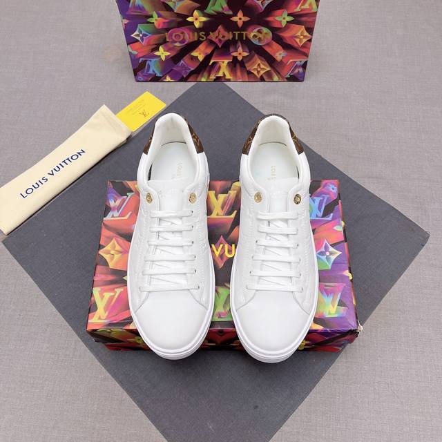 经典奢牌运动休闲鞋,进口丝绸牛皮材质,鞋身Logo为意大利机器空压技术,Logo清晰,百分百还原,水染小羊皮内里高档舒适,原版大底轻盈耐磨!纯手工制作,细节决定 经典奢牌运动休闲鞋,进口丝绸牛皮材质,鞋身Logo为意大利机器空压技术,Logo清晰,百分百还原,水染小羊皮内里高档舒适,原版大底轻盈耐磨!纯手工制作,细节决定