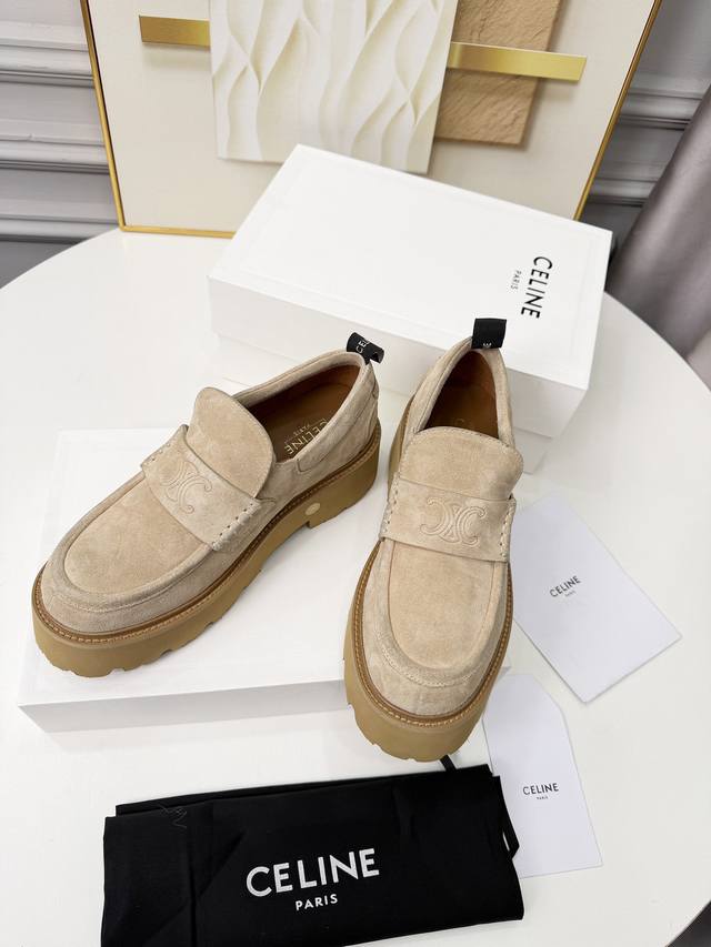 工厂P价P： DDD Celine乐福鞋最新爆款 赛琳真的是开了挂、太有特色了 DDD 今年必须要入手一双Celine乐福鞋 ，复古风经典款 超级百搭 简单大气