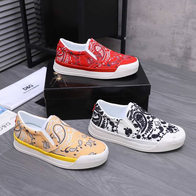 商品商标：Dsquared2 情侣款休闲鞋 DDD 正码码数: 女款 36-40 男款38-46 45.46定做不退换 DDD 商品材料：精选透气织布鞋面 牛皮