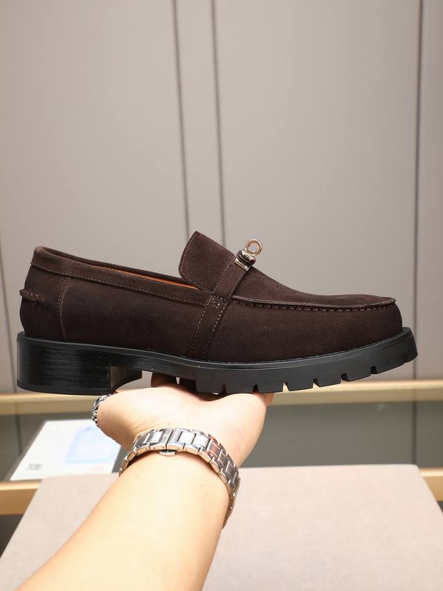 菲拉男士休闲皮鞋 大气原版套楦型！简约奢华大气，成功男士首选 材质：进口顶级原版头层磨砂牛皮+皮里。私家开模大底！霸气尊贵奢华.38 39 40 41 42 4