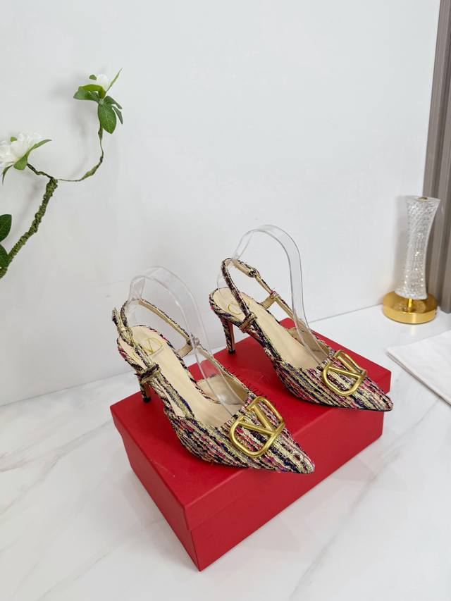 出厂 DDD Valentino 华伦天奴 2026Ss早春新品 DDD DDD Valentino Garavani 的经典“Roman Stud”系列以全新