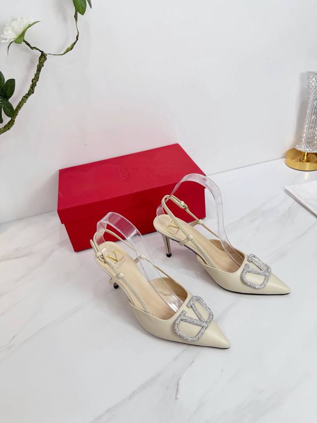 出厂 DDD Valentino 华伦天奴 2026Ss早春新品 DDD DDD Valentino Garavani 的经典“Roman Stud”系列以全新