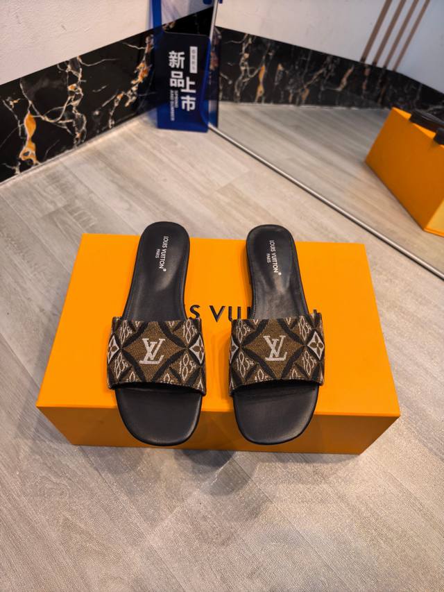 工厂P出 ，Lv 路易威登 DDD 2026春夏新款 顶级版本原版一致 DDD 专柜主打最新款 Lv 平底压花拖鞋 硬货上新 DDD Bs代购级别！高级感十足！