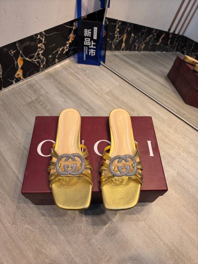 工厂P出 古驰Gucci2026春新款双G水钻平底拖鞋，原版复刻，上脚舒适，无敌好看。 DDD 面料，进口漆皮 DDD 内里，进口羊皮 DDD 鞋底，意大利真皮