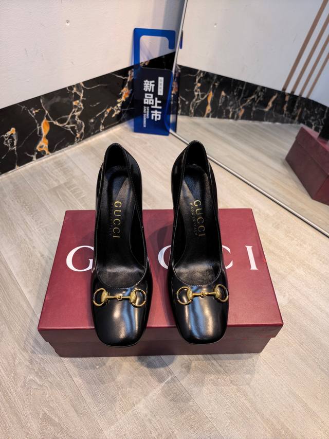 工厂P出 古驰Gucci2026春新款马衔扣圆头高跟单鞋，原版复刻，上脚舒适，无敌好看。 DDD 面料，进口开边珠牛皮+双G定制印花布 DDD 内里，进口羊皮