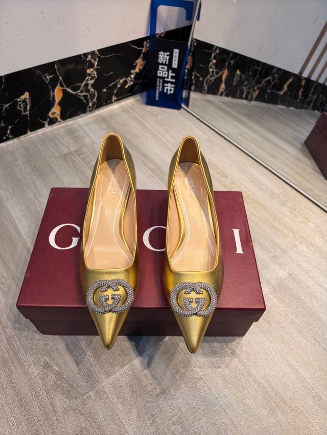 工厂P出 古驰Gucci2026春新款双G水钻尖头高跟单鞋，原版复刻，上脚舒适，无敌好看。 DDD 面料，进口牛皮+进口羊京 DDD 内里，进口羊皮 DDD 鞋