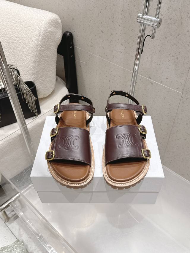 代购级 DDD Celine 塞琳 夏季新品 凯旋门春最新爆款 凉鞋 DDD 夏天搭配袜子 简直绝绝子 复古的点上带上了满分时髦感颜值原版购入开发 依旧最高输出