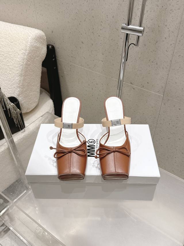 高版本 凉拖 单鞋 DDD Maisonmargiela｜Mm6马吉拉 DDD 方头蝴蝶结 凉拖 芭蕾舞鞋 DDD 当先锋解构主义邂逅夏日慵懒 DDD 这双鞋为