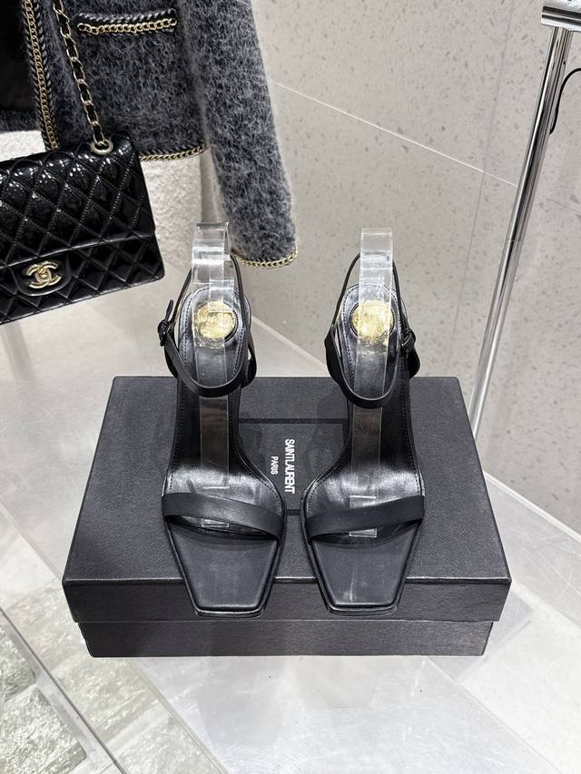 Saint Laurent 圣罗兰 Ysl 新款高跟凉鞋拖鞋 DDD 原版套楦 顶级品质 DDD 鞋面：牛皮 DDD 垫脚：进口羊皮里 DDD 五金：原版开模定