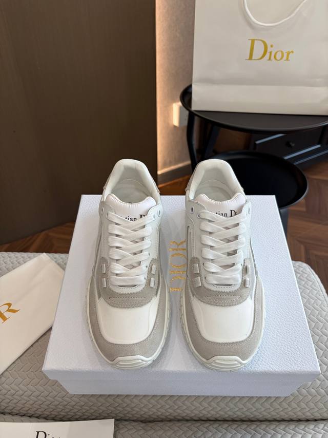 工厂P价 高版本. 原版购入开发 H Or 这款Dior Vibe迪奥运动鞋融入 Dior 的高订精神，重新诠释经典跑鞋德训鞋.阿甘鞋.搭配 Oblique 内