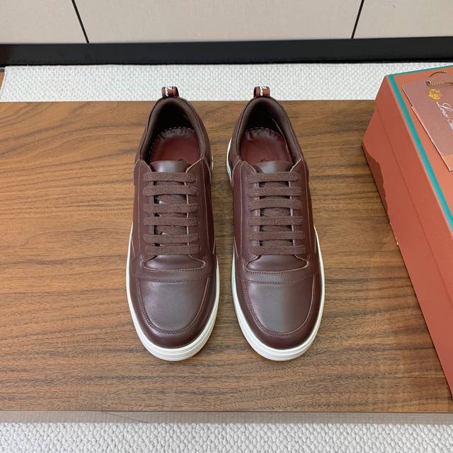 Loro Piana 男款休闲鞋。简约时尚，鞋面采用牛皮，羊皮垫脚。定制橡胶底。 DDD 码数：39-46 45、46定制 DDD