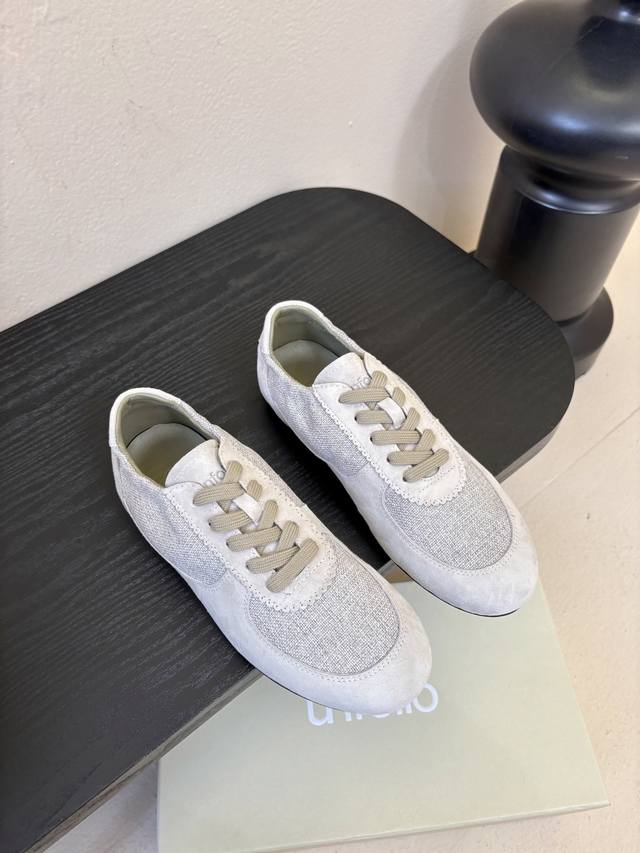 Unfolio Cambre褶皱芭蕾德训鞋，材料同原版一致，鞋面羊反绒防水尼龙织物，内里&垫脚羊皮，尺码35-40 ，五色：枫叶棕，奶油白，灰粉，燕麦色，浅紫色