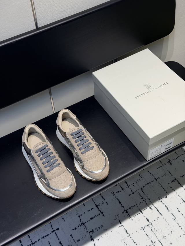 Brunello Cucinelli Bc新款秋冬新色新品女士条纹麂皮单鞋:羊皮垫.装饰镶珠运动鞋 DDD 鞋面:一比一复刻高丝光、牛皮拼接特殊材料 DDD 搭 Brunello Cucinelli Bc新款秋冬新色新品女士条纹麂皮单鞋:羊皮垫.装饰镶珠运动鞋 DDD 鞋面:一比一复刻高丝光、牛皮拼接特殊材料 DDD 搭