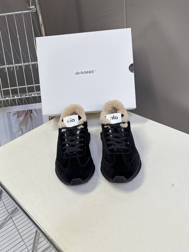 Alo秋冬新款 厚底舒适 毛毛鞋 情侣款 休闲 运动跑步瑜伽鞋 DDD 今年超火的品牌 好多明星网红种草 上脚超级百搭!而且超级舒适!是厚底款但是上脚一点都不沉 Alo秋冬新款 厚底舒适 毛毛鞋 情侣款 休闲 运动跑步瑜伽鞋 DDD 今年超火的品牌 好多明星网红种草 上脚超级百搭!而且超级舒适!是厚底款但是上脚一点都不沉