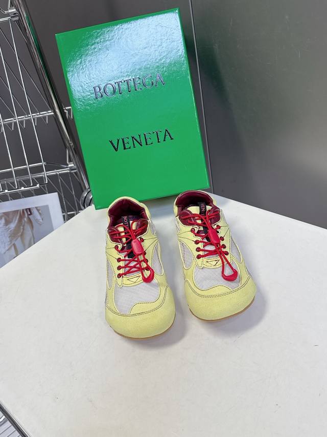 Bottega Veneta Bv葆蝶家 阿甘鞋 德训鞋 运动鞋 DDD Bv经典老钱风运动鞋超多明星时尚博主种草 Sneaker科技尼龙和绒面打造，灵感来自复
