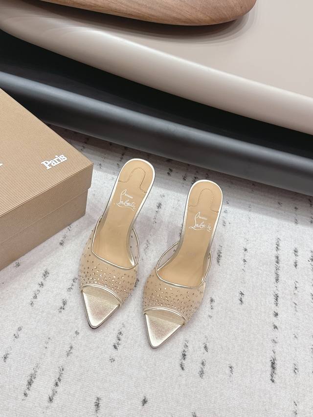 出厂： 独家顶级版本 DDD Christian Louboutin2026Vs早春最新时装凉鞋系列 DDD 尖头烫钻高跟凉拖 DDD 原单品质 原汁原味的欧式