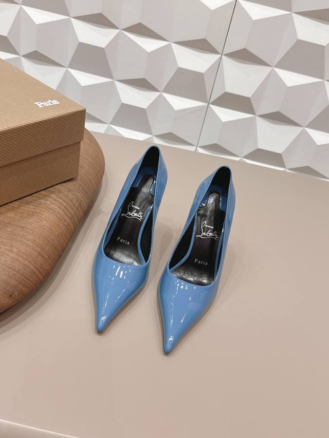 出厂： 独家顶级版本 DDD Christian Louboutin2026Vs早春最新时装单鞋系列 DDD 尖头高跟单鞋 DDD 原单品质 原汁原味的欧式风格