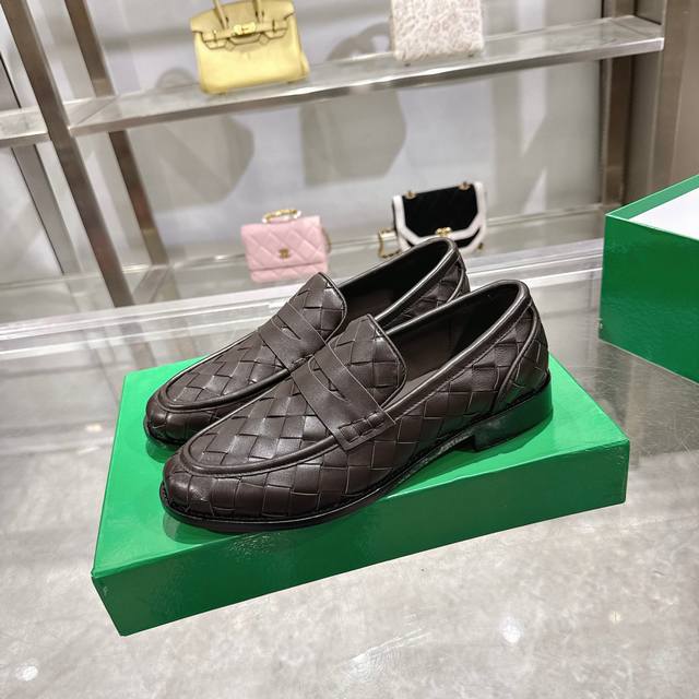 葆蝶家2026春季专柜同步情侣款 Bottega Veneta 小圆头编织正装皮鞋！粒面牛皮编织！固色牛里！真皮大底！ ！纯手工编织，操作，原板一比一复刻！质量
